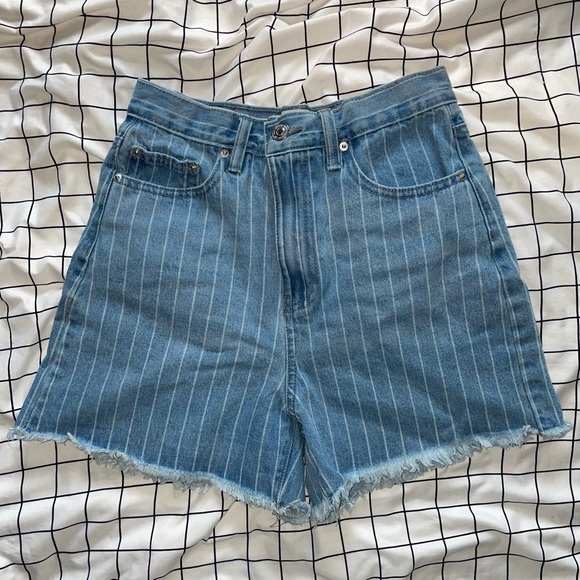 Adorable Pin Striped Denim Shorts! - Picture 3 of 4